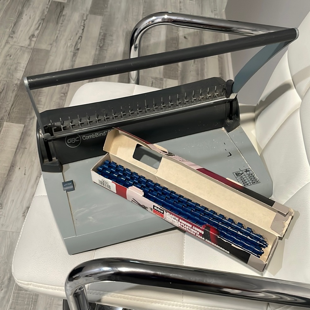 CombBindC75 w plastic binding combs